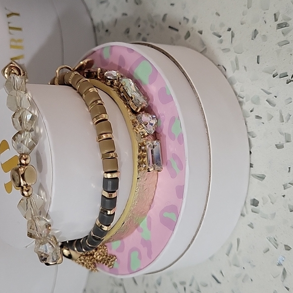 Adorable bracelets - Picture 3 of 3